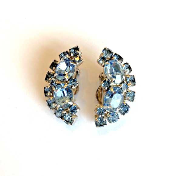 Vintage Mid Century Clip On Earrings Dramatic Silver & Light Blue Rhinestones - Picture 5 of 8
